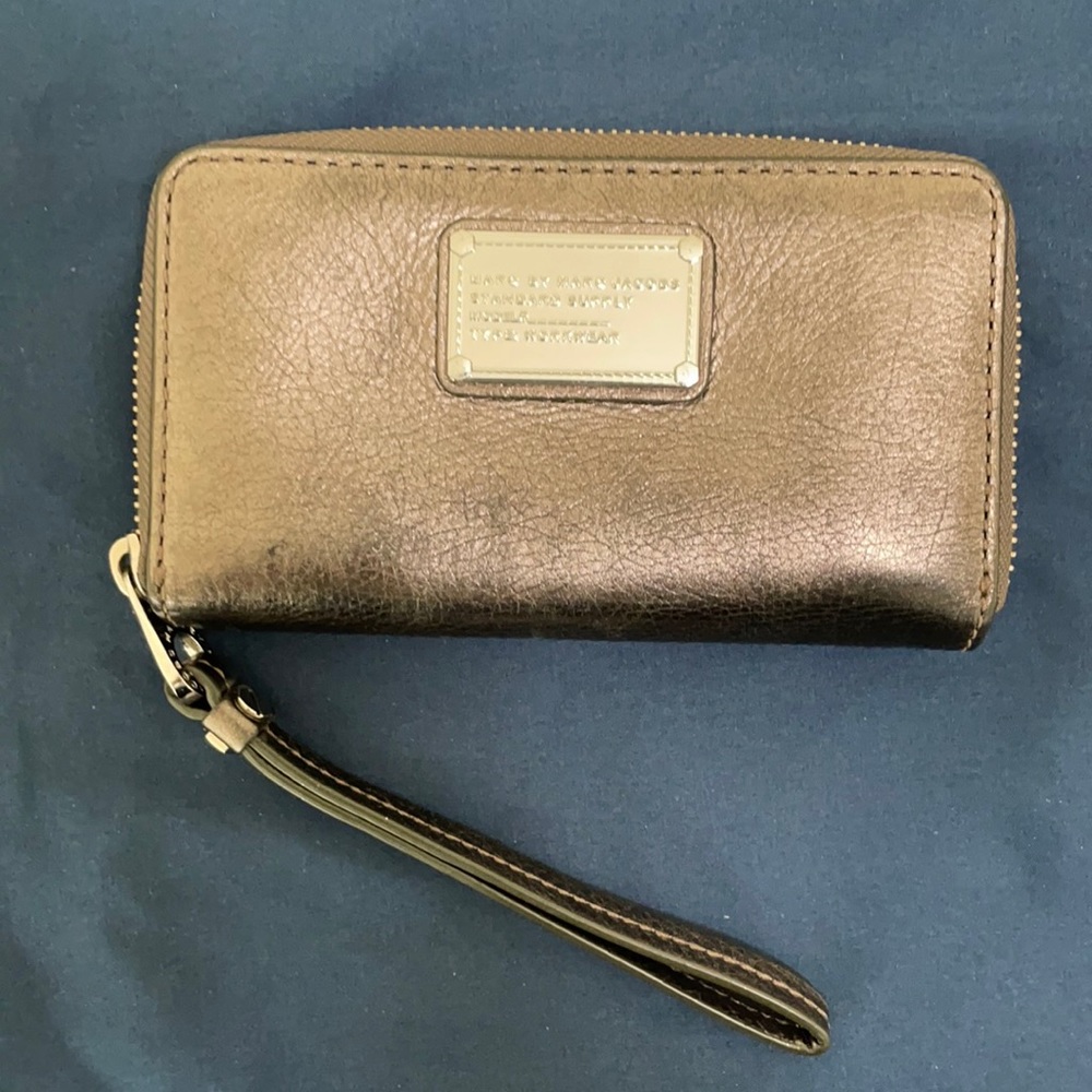 Marc Jacobs metallic gray large wallet EUC!